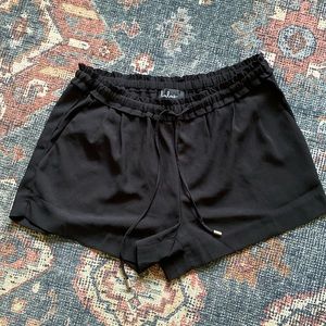 🖤Lulu’s Black Shorts - Large